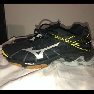 Mizuno Women’s Wave Lightning Z Volleyball shoes
